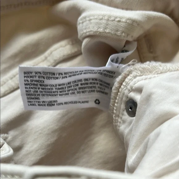 Off White High-Waisted Button Jeans - Picture 4 of 4